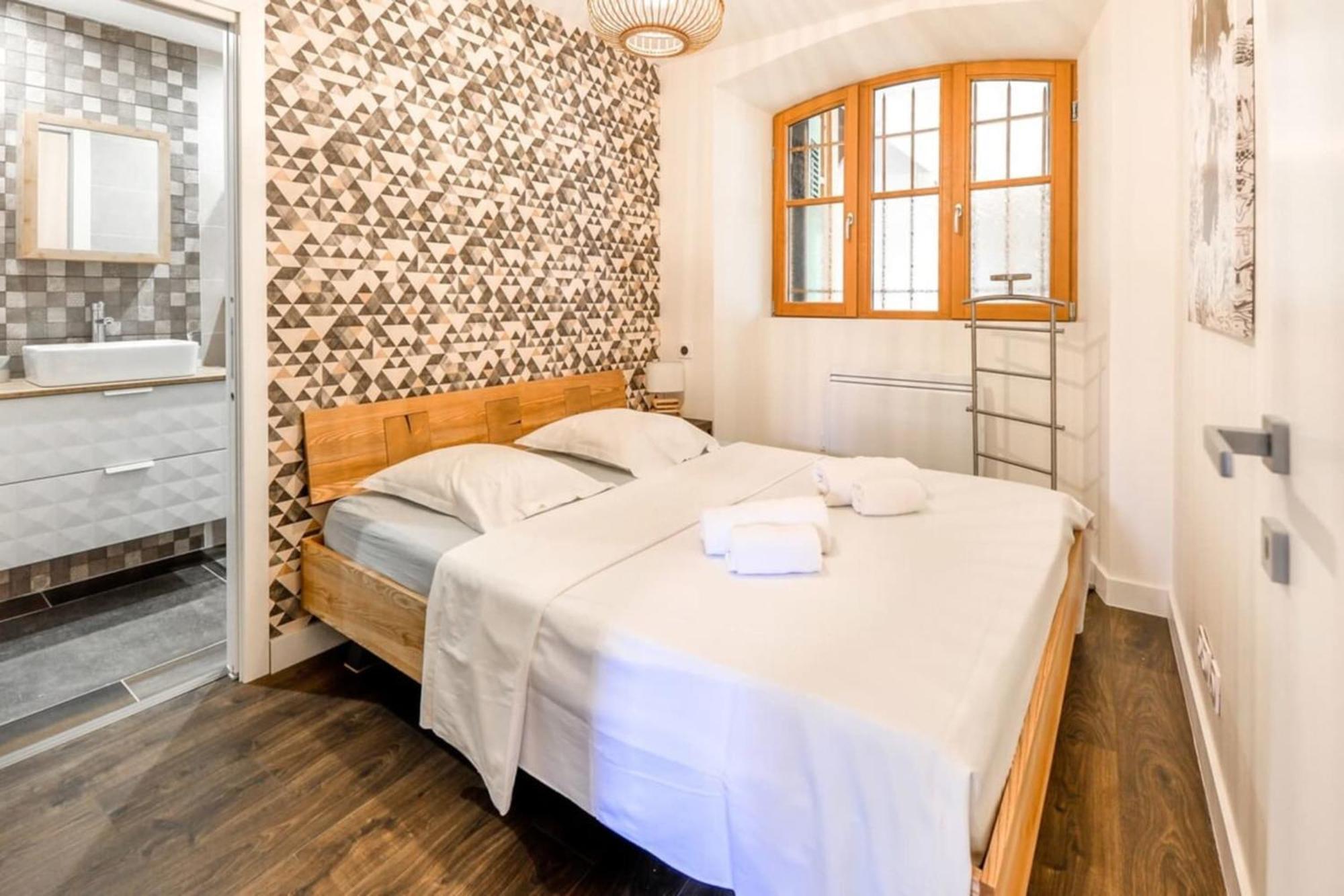 3-Star Rated Apartment In The Heart Of The Old Town With A View アヌシー エクステリア 写真