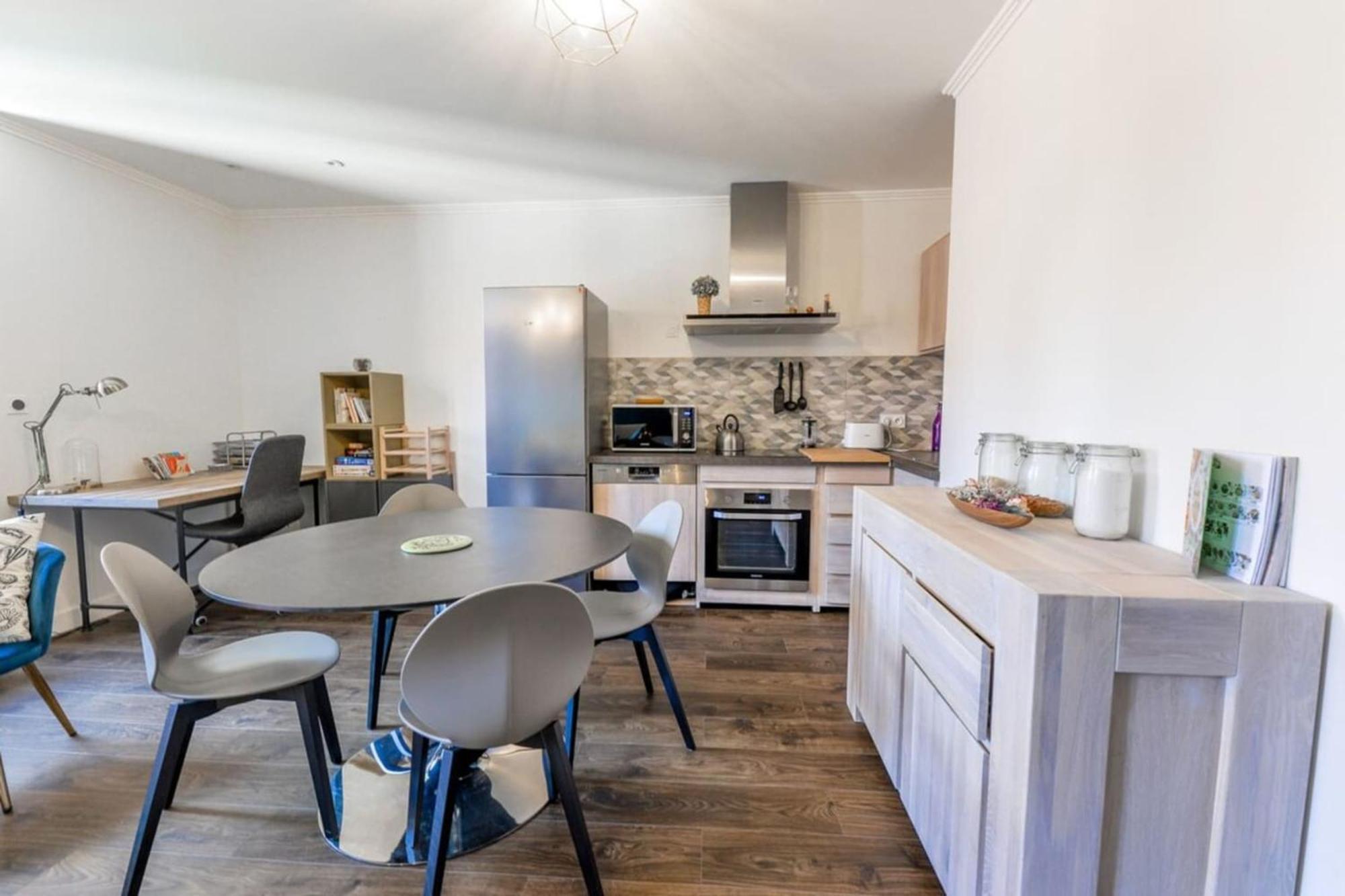 3-Star Rated Apartment In The Heart Of The Old Town With A View アヌシー エクステリア 写真